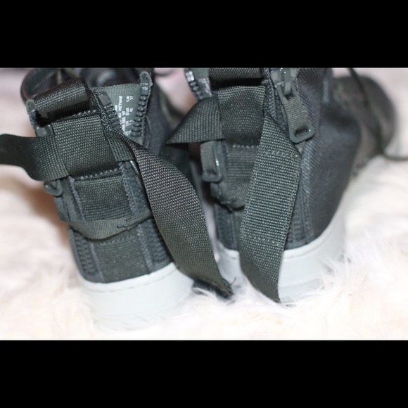 Air Force 1 - Picture 4 of 8